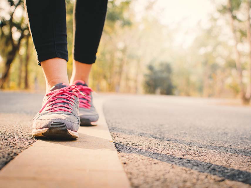How many steps per day woman walking on a line